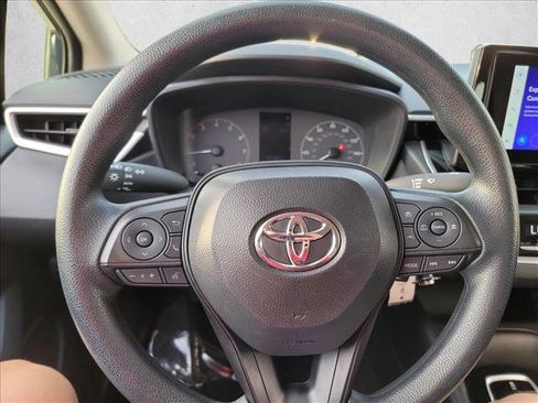 Used 2025 Toyota Corolla LE FWD image 18