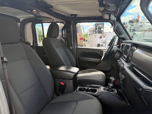 Used 2020 Jeep Gladiator Sport w/ Quick Order Package 24S AWD/4WD image 24