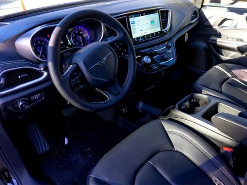 New 2026 Chrysler Pacifica Select w/ S Appearance Package image 11