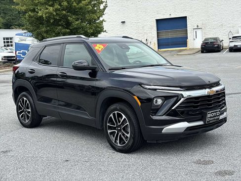 Used 2025 Chevrolet TrailBlazer LT AWD/4WD image 4