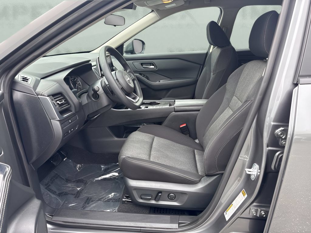 Used 2024 Nissan Rogue SV FWD image 9
