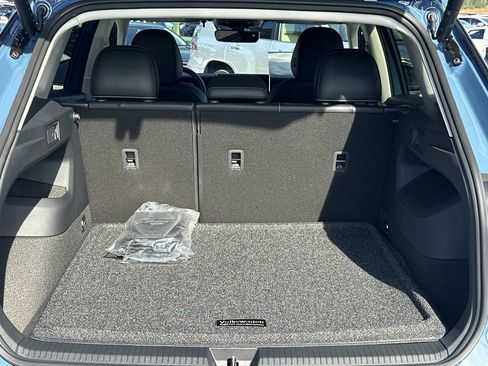 New 2026 Volkswagen Tiguan SE FWD image 11