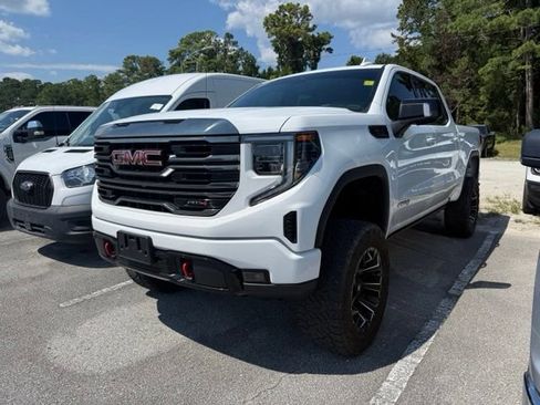 Used 2022 GMC Sierra 1500 AT4 w/ AT4 Preferred Package AWD/4WD image 1