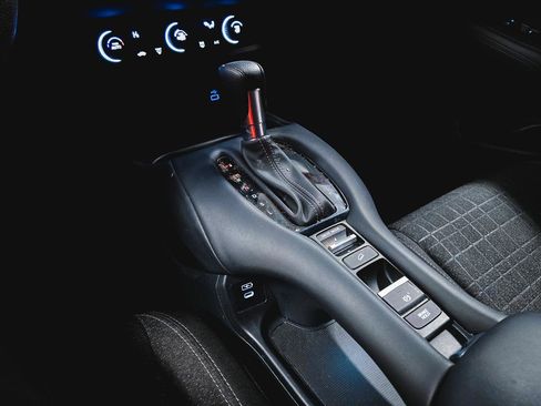 Certified 2025 Honda HR-V LX image 29