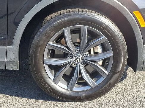 Used 2023 Volkswagen Tiguan SE AWD/4WD image 11