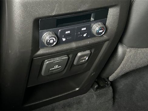 Used 2022 Chevrolet Traverse High Country image 13