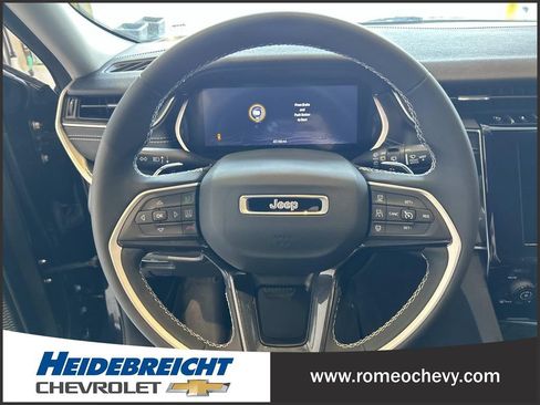 Used 2022 Jeep Grand Cherokee L Laredo w/ Luxury Tech Group I AWD/4WD image 18