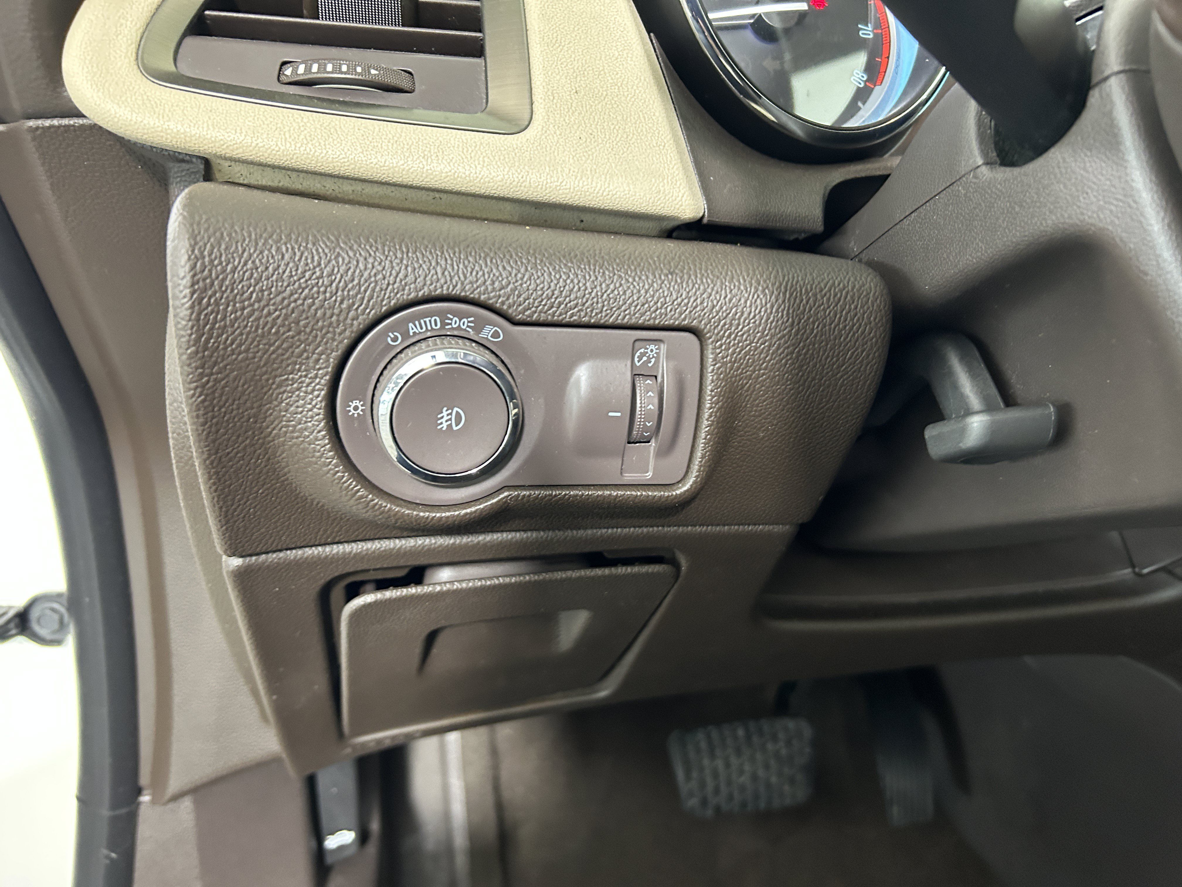 Used 2014 Buick Verano Leather FWD image 14