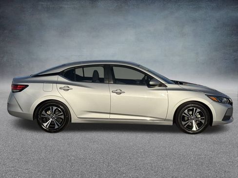 Used 2022 Nissan Sentra SV image 2