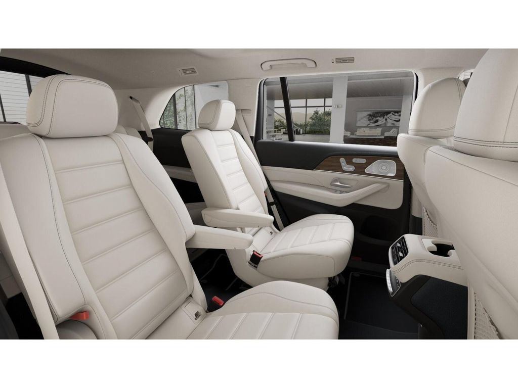 Used 2026 Mercedes-Benz GLS 450 4MATIC image 5