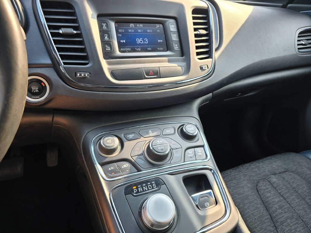 Used 2015 Chrysler 200 S w/ Comfort Group FWD image 19