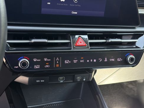 Certified 2024 Kia Niro Wind FWD image 15