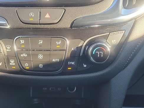 Used 2024 Chevrolet Equinox Premier image 17