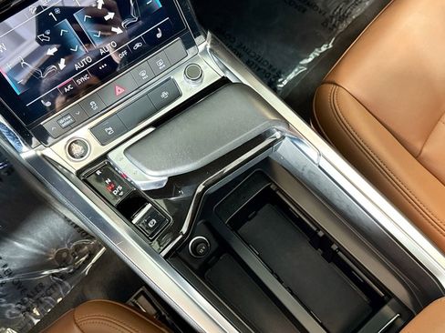 Used 2022 Audi e-tron Premium image 15