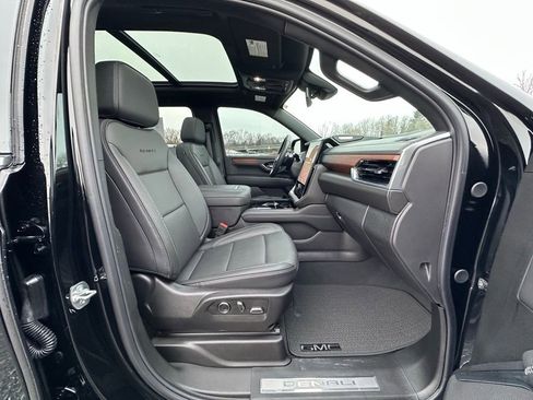 Used 2025 GMC Yukon XL Denali w/ Sun & Power Step Package image 25