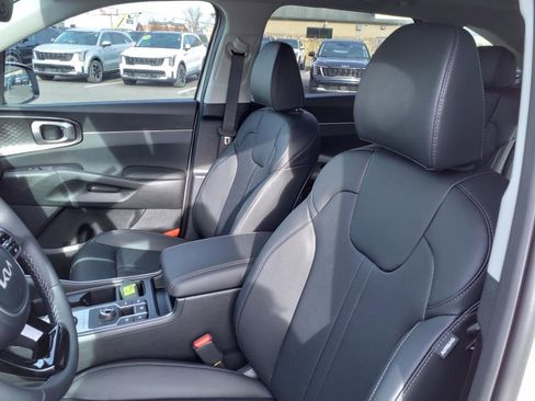 Used 2025 Kia Sorento EX w/ EX Panoramic Sunroof Package image 13