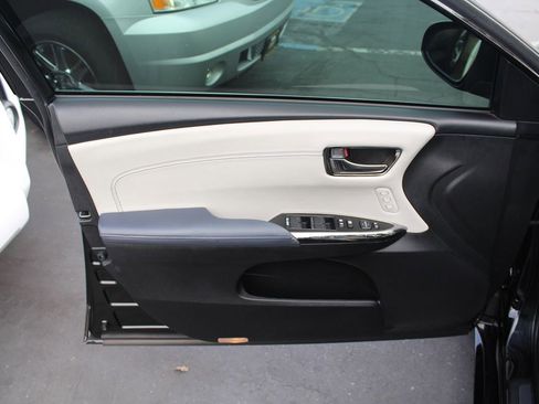 Used 2013 Toyota Avalon Limited image 15