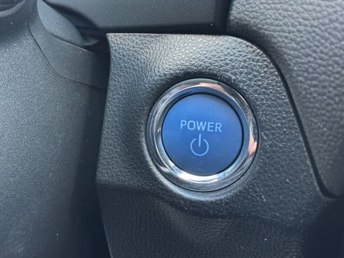 Used 2020 Toyota RAV4 XLE w/ Convenience Package image 7