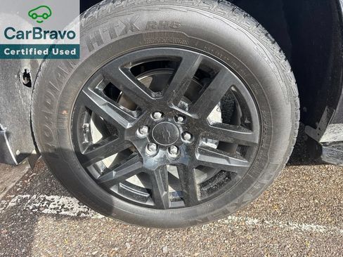 Used 2023 Chevrolet Tahoe Premier AWD/4WD image 2