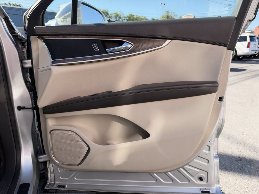Used 2018 Lincoln MKX Reserve FWD image 26
