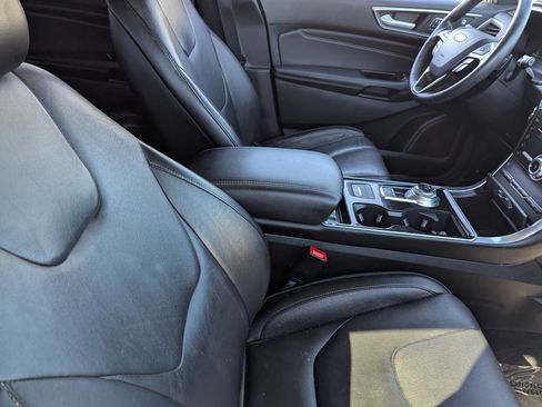 Used 2019 Ford Edge Titanium image 10