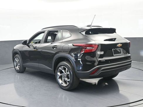 Used 2025 Chevrolet Trax LT w/ Driver Confidence Package image 4