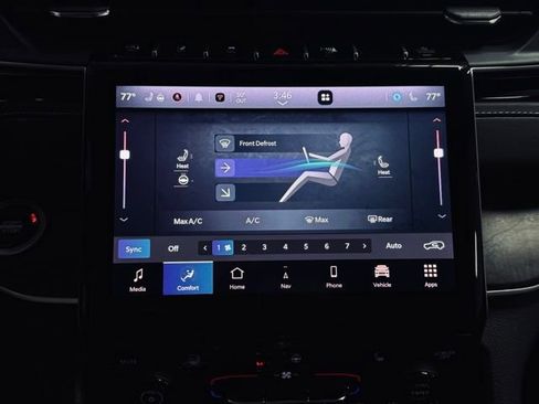 Used 2023 Jeep Grand Cherokee Limited w/ Black Appearance Package image 34