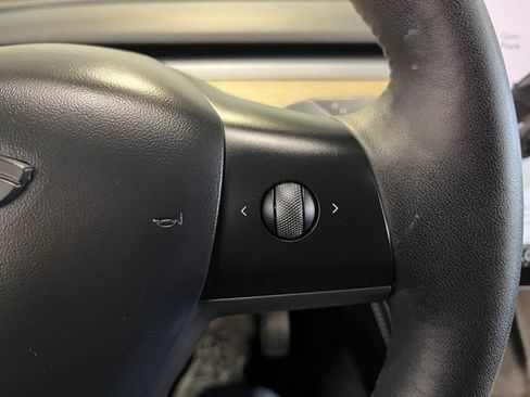 Used 2023 Tesla Model Y Performance AWD/4WD image 24