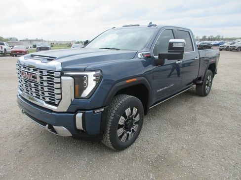 New 2026 GMC Sierra 3500 Denali w/ Denali Reserve Package AWD/4WD image 11