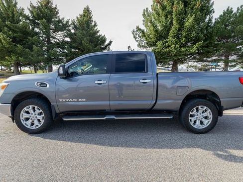 Used 2019 Nissan Titan SV w/ SV Convenience Package image 8