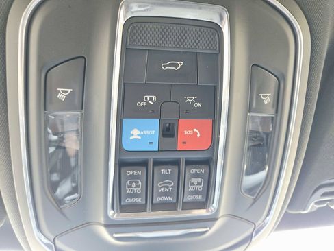Used 2024 Jeep Wagoneer Series II w/ Convenience Group I AWD/4WD image 39