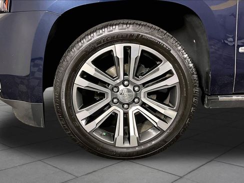 Certified 2020 GMC Yukon Denali w/ Denali Premium Package AWD/4WD image 10