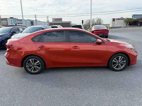 Used 2022 Kia Forte LXS image 2