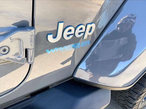 Used 2021 Jeep Wrangler Unlimited Sahara w/ Safety Group image 9