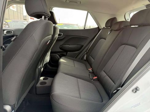 Certified 2025 Hyundai Venue SE image 10