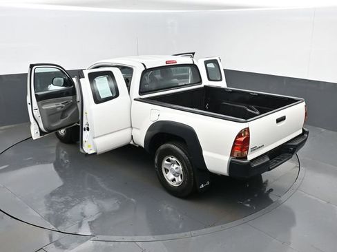 Used 2015 Toyota Tacoma Base image 23