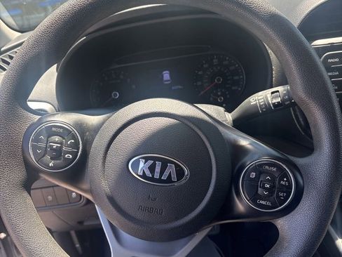 Used 2020 Kia Soul LX FWD image 2