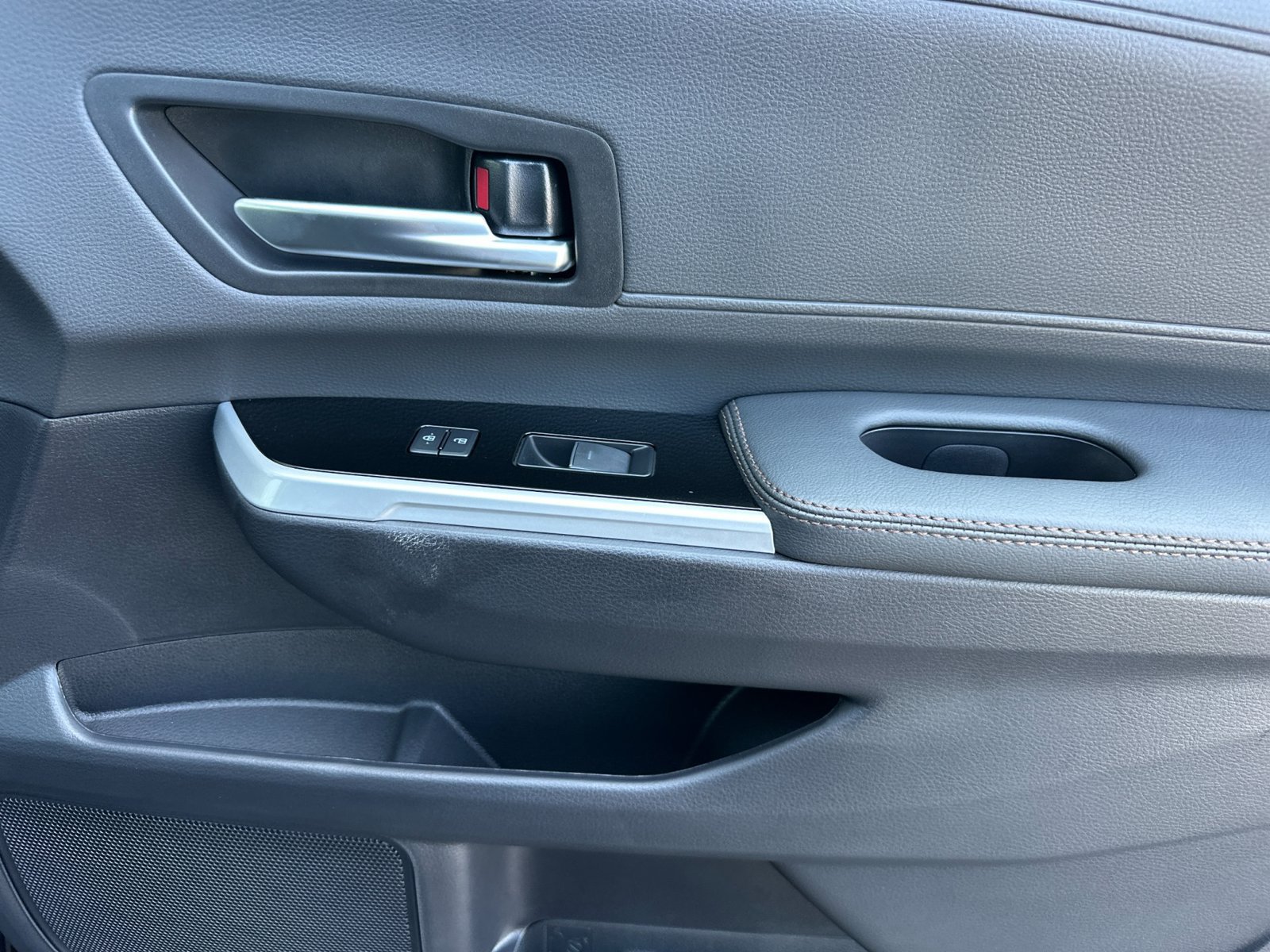 Used 2026 Toyota Sienna Limited FWD image 18
