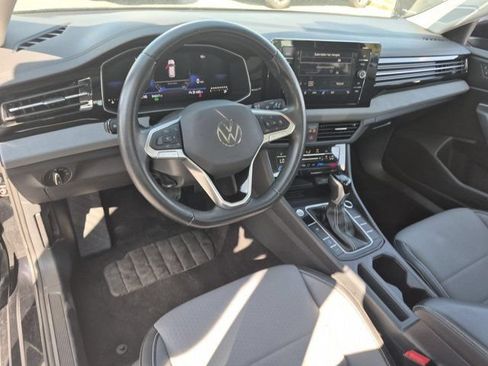 Used 2025 Volkswagen Jetta SE FWD image 15