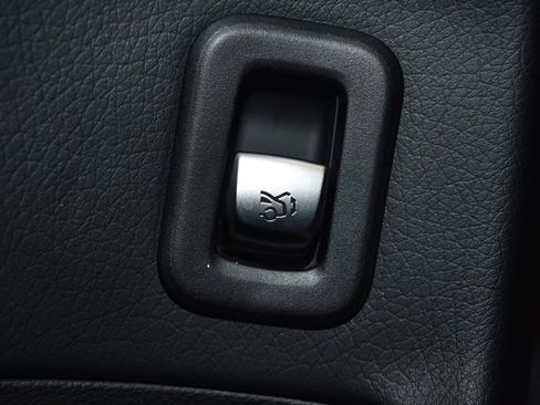 Used 2022 Mercedes-Benz GLC 300 4MATIC image 7