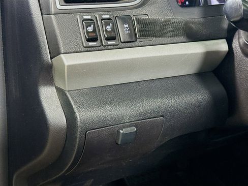 Used 2016 Toyota Camry SE image 10