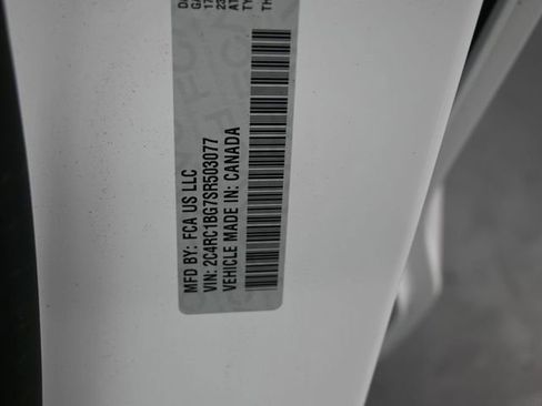 Used 2025 Chrysler Pacifica Select FWD image 18