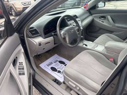 Used 2010 Toyota Camry LE FWD image 12