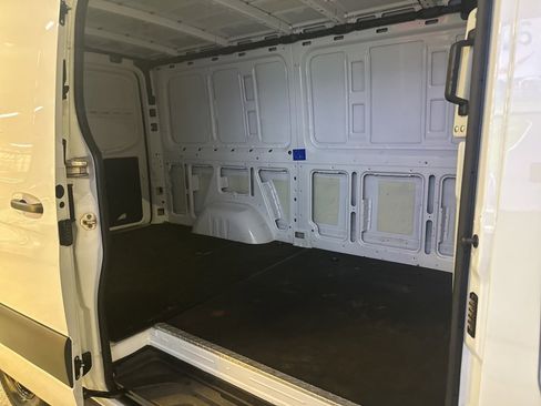 Used 2021 Mercedes-Benz Sprinter 144 Cargo image 10