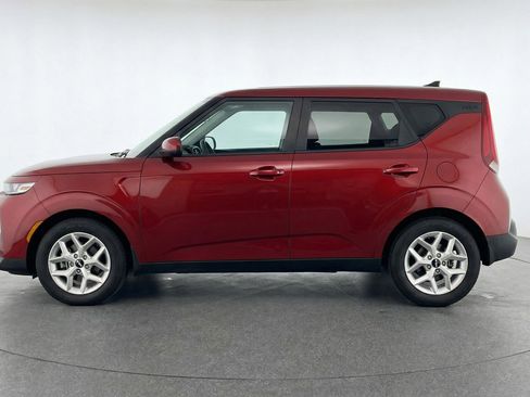 Used 2025 Kia Soul LX w/ LX Technology Package FWD image 5
