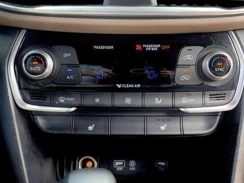 Used 2019 Hyundai Santa Fe SEL FWD image 31