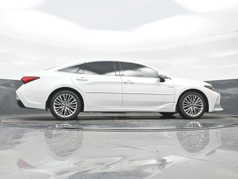 Used 2021 Toyota Avalon Limited image 35