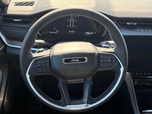 New 2026 Jeep Grand Cherokee Limited w/ Limited Altitude Package AWD/4WD image 37