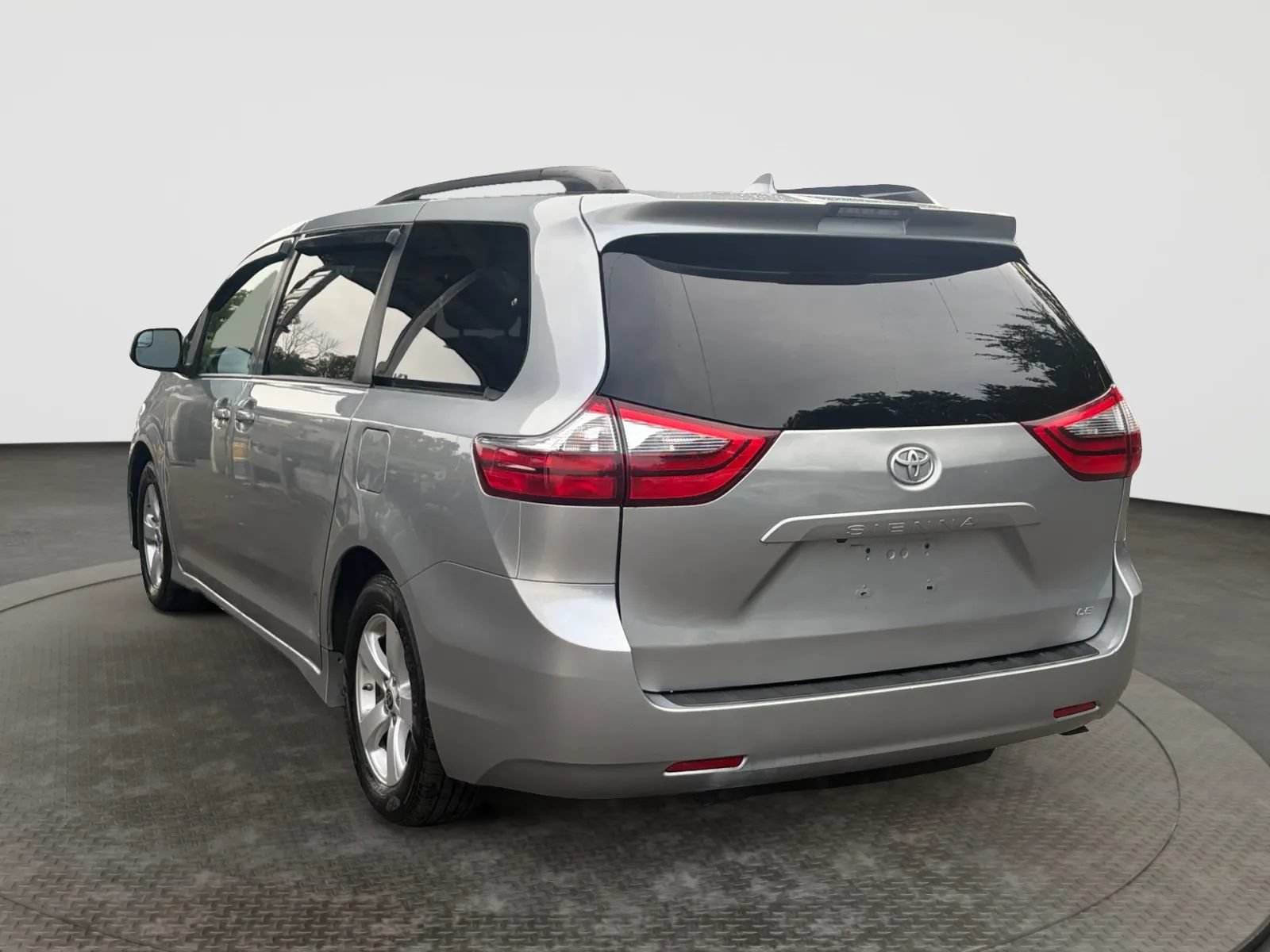 Used 2020 Toyota Sienna LE FWD image 8
