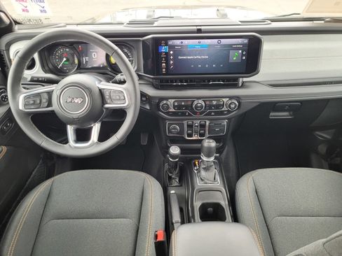 Used 2025 Jeep Wrangler Unlimited Sahara AWD/4WD image 14